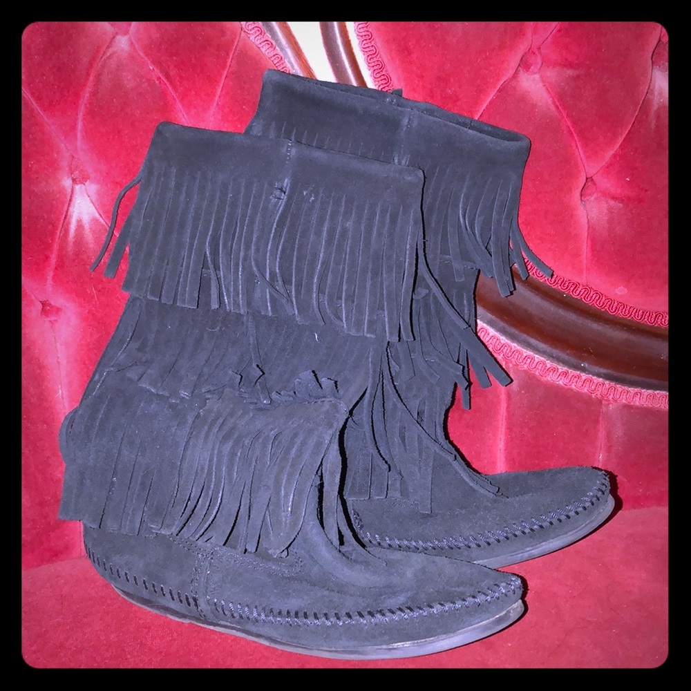 Black suede fringe Minnetonka moccasin boots!!!